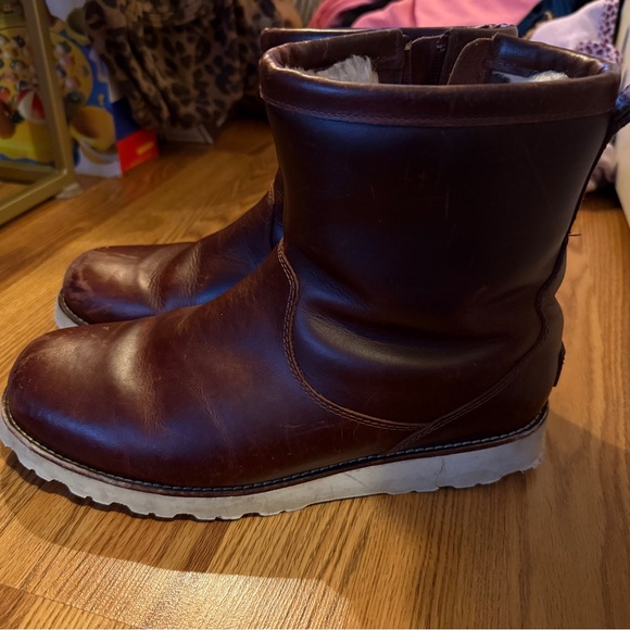 UGG Hendren TL Cordovan Men’s Sherpa Lined Leather Boots - Picture 8 of 9